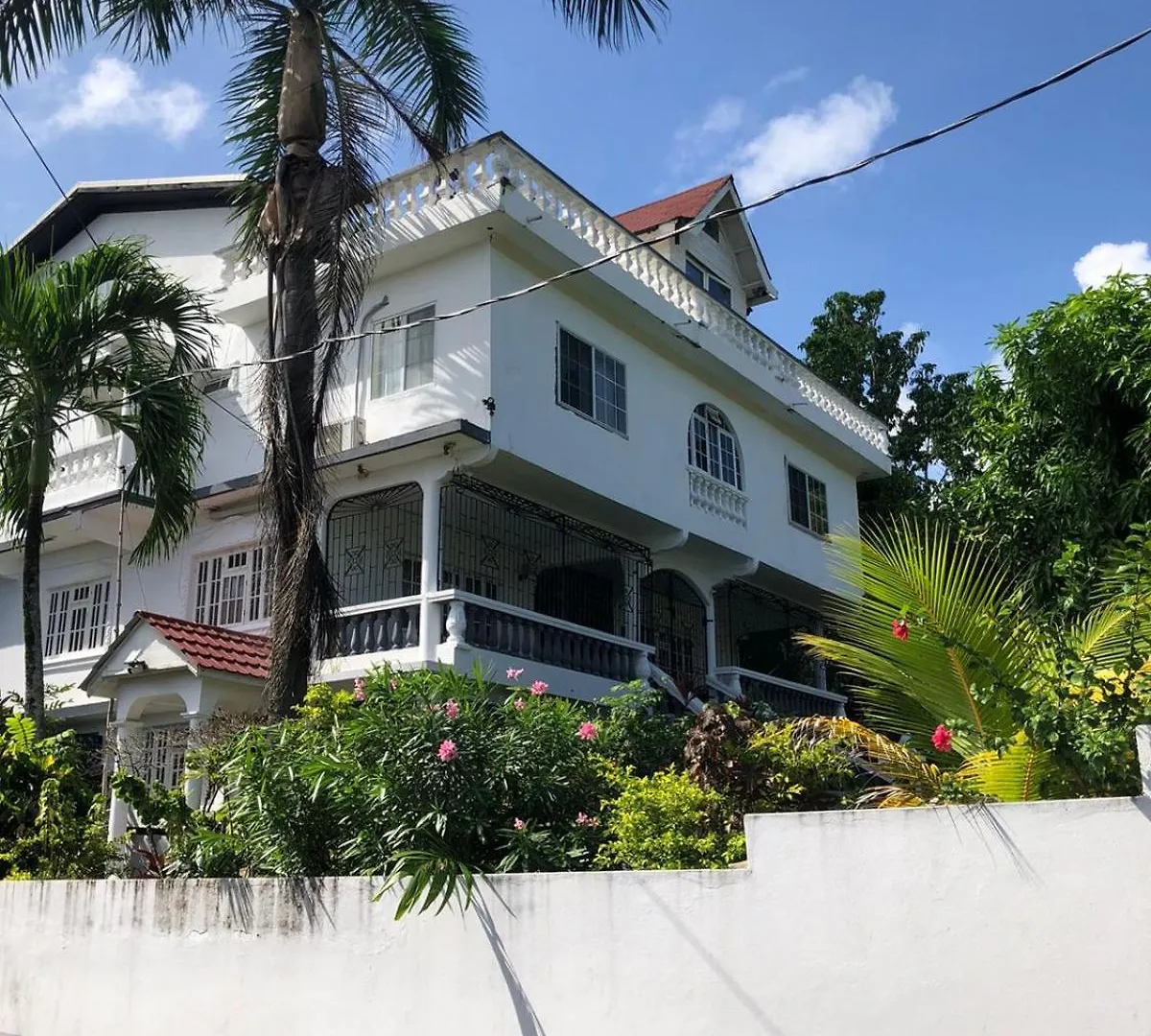 Happy Grove Lodge Jamaica